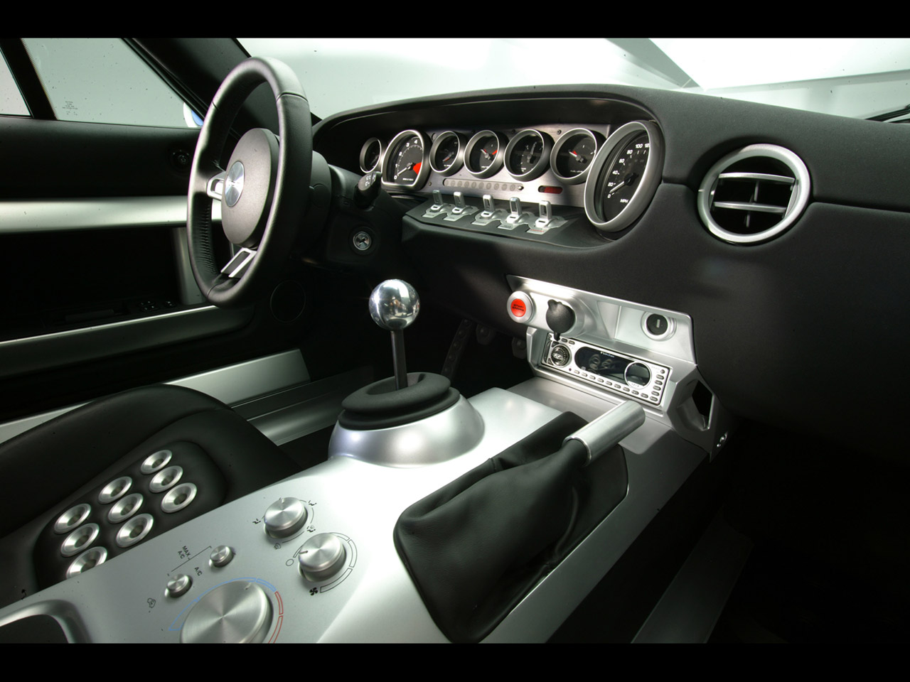 2005-Ford-GT-Interior-1280x960.jpg