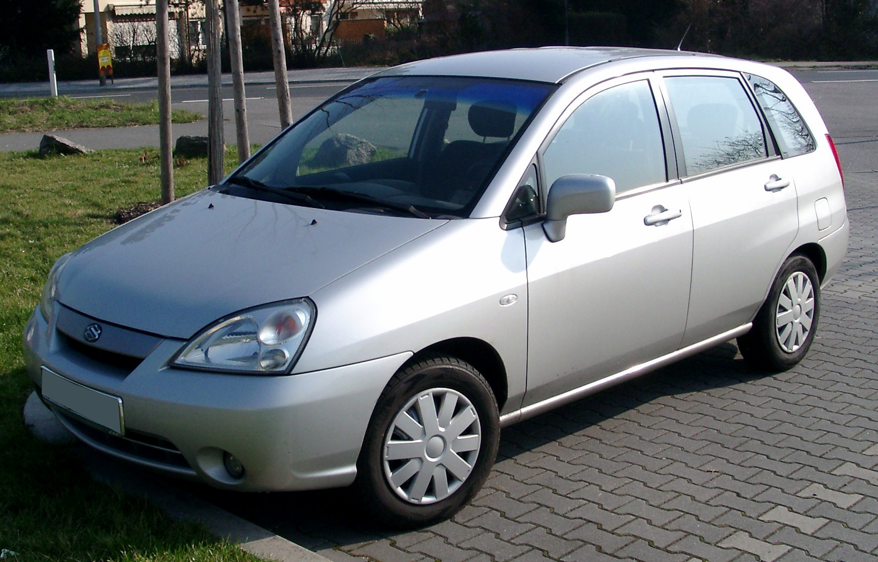 Suzuki_Liana_Front.jpg